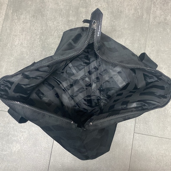 Authentic Burberry Frag. Duffle - Picture 3 of 4